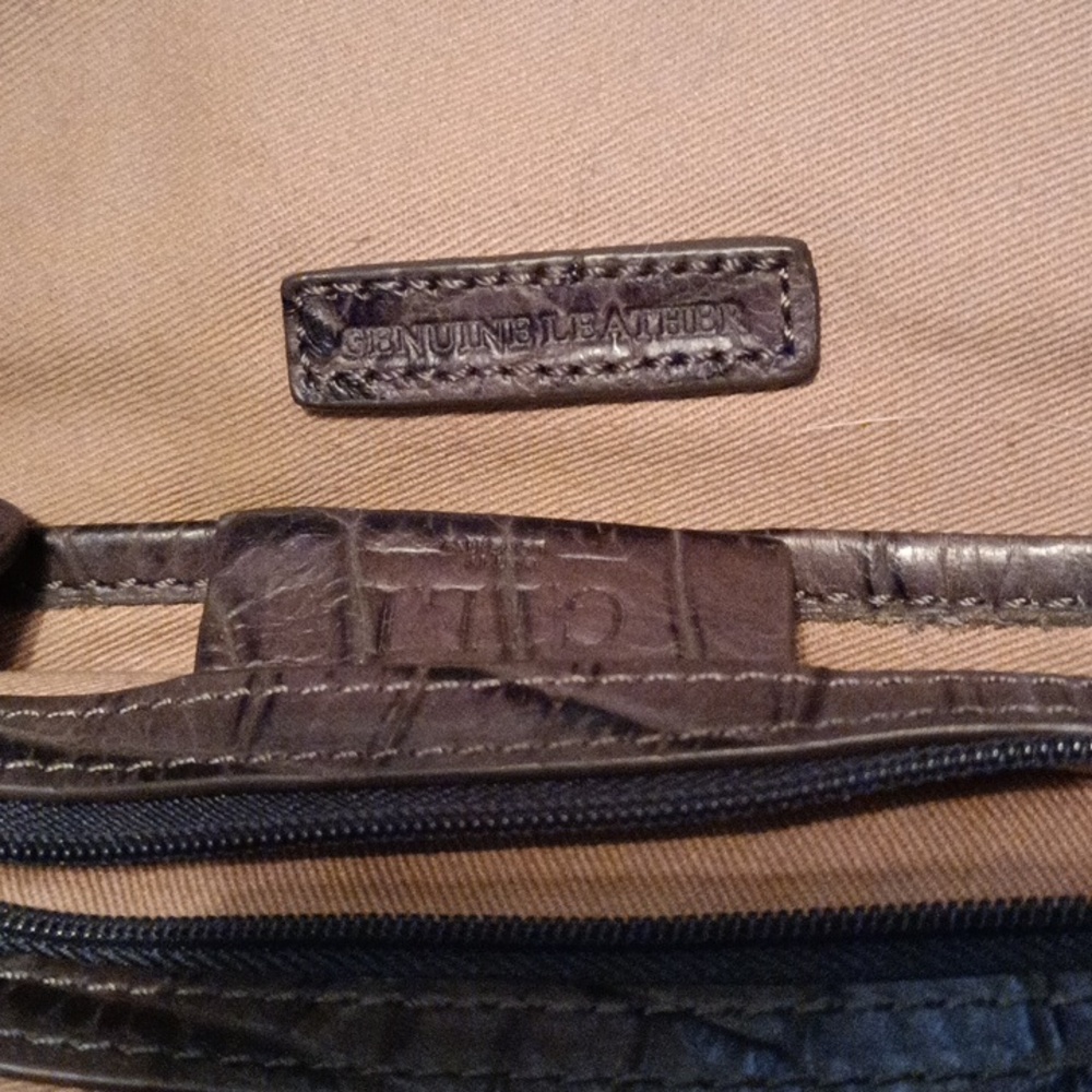 Beautiful GILI dark rich brown crossbody bag. - Picture 3 of 3